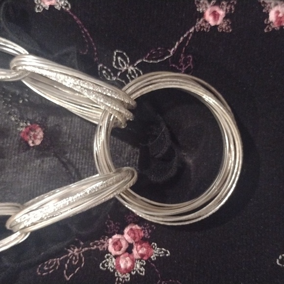 A small Wet Seal blouse - Picture 5 of 5